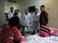 德江县民族中医院领导除夕慰问住院病人