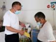 德江县民族中医院慰问住院教师