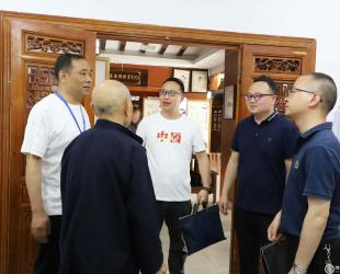 镇远县卫健系统到德江县民族中医院参观交流