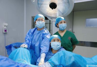 德江县民族中医院：以坚守书写双节“健康答卷”